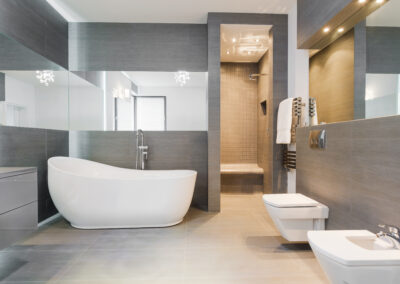 Freestanding bath in modern bathroom